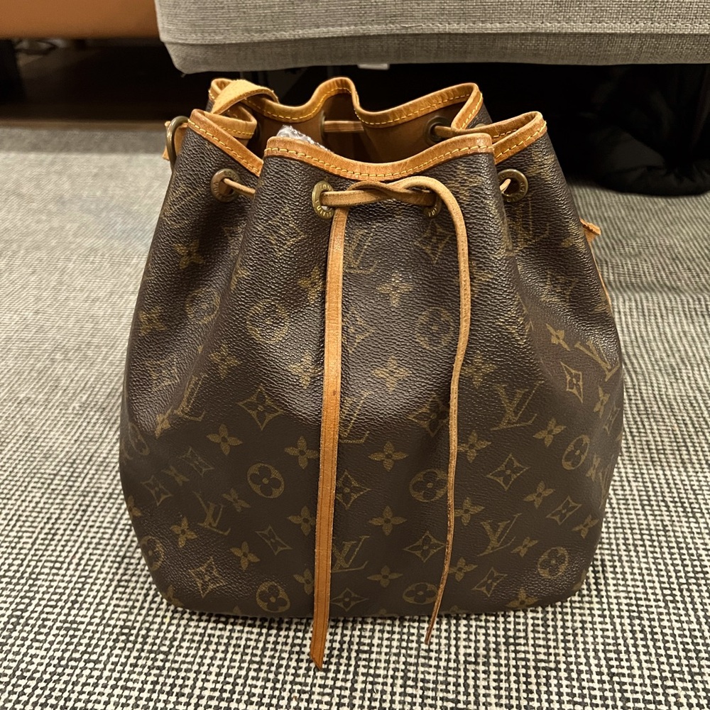 Auth LOUIS VUITTON Petit Noe Shoulder Bag